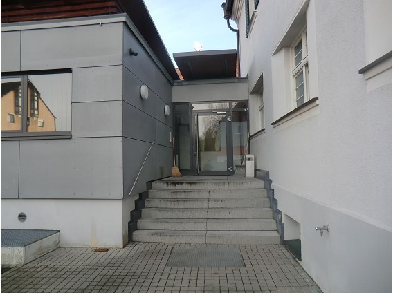 Eingangsüberdachung PI Herzogenauarach